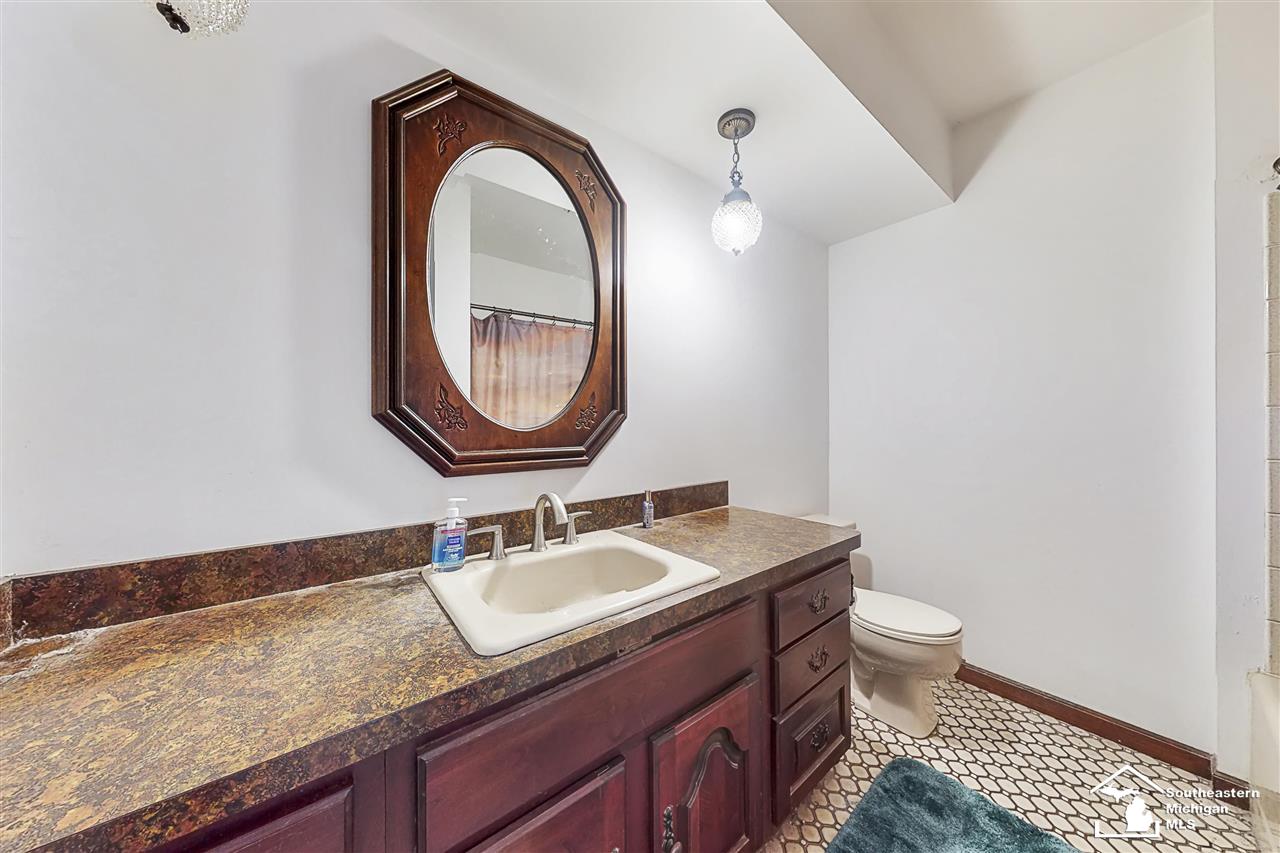 4640 Burke Road Newport, MI 48166 - Photo 15 of 35 50050433-14.JPG