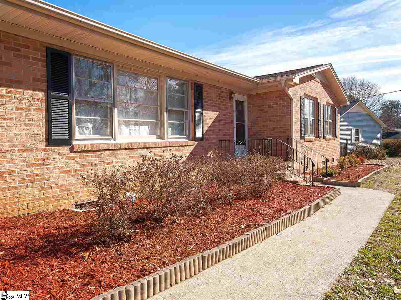 602 Cunningham Road Taylors, SC 29687 - Photo 3 of 33 Gallery Image 3
