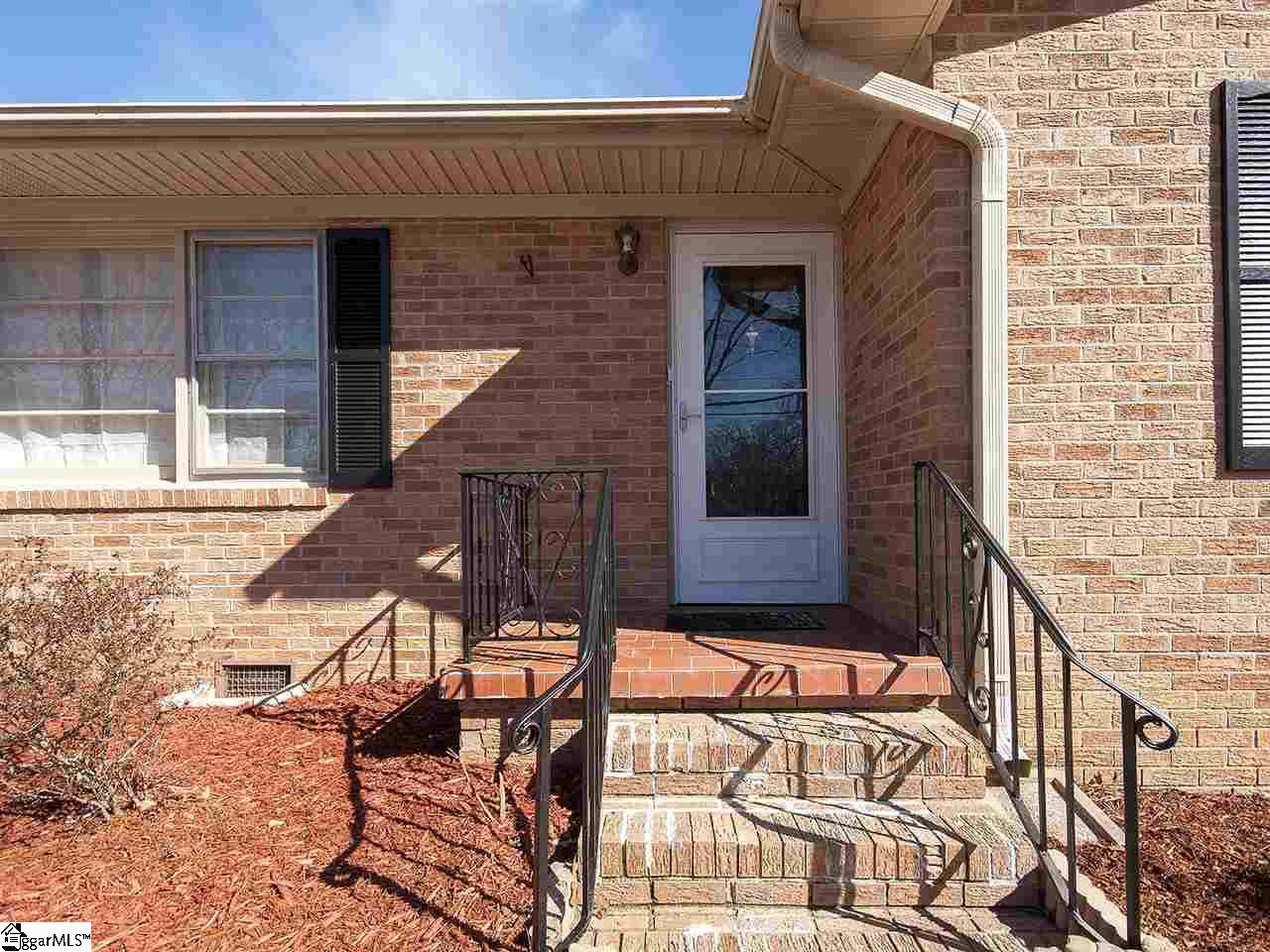602 Cunningham Road Taylors, SC 29687 - Photo 4 of 33 Gallery Image 4
