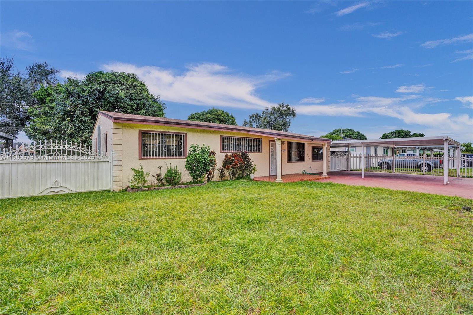 a view of a house with backyard and porch