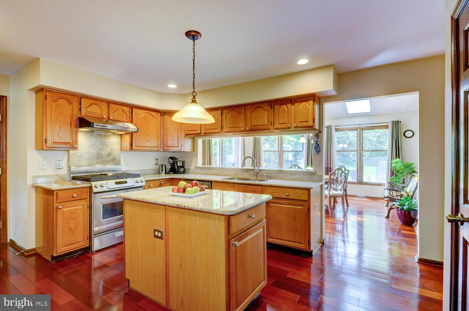 4 Keystone Way Princeton Junction, NJ 08550 - Photo 22 of 59 Updated Kitchen