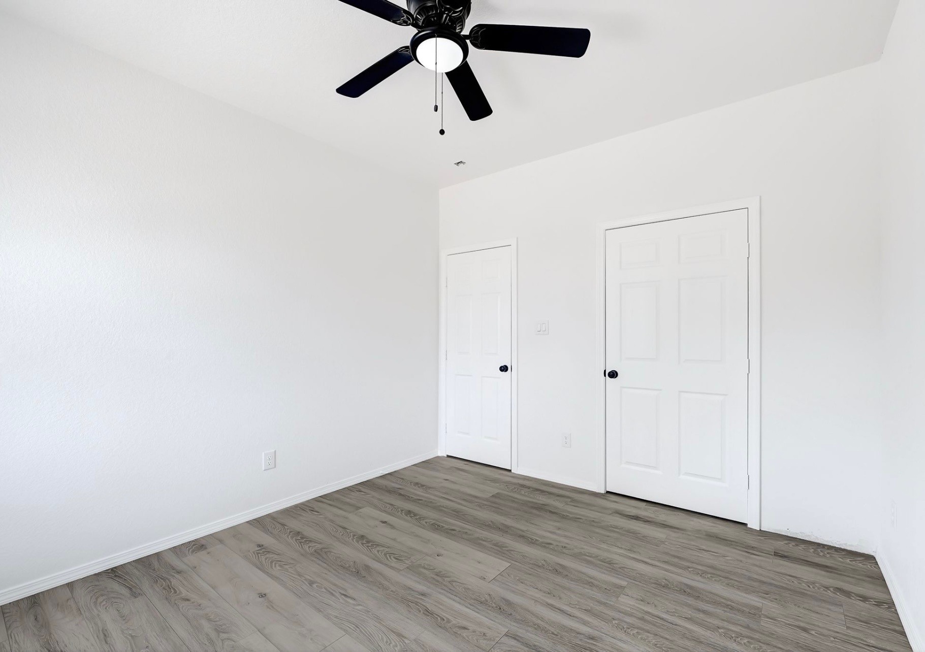 7939 Goode Street Houston, TX 77012 - Photo 9 of 13 a view of an empty room