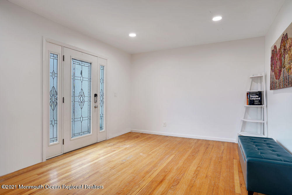 23 Lone Oak Road Middletown, NJ 07748 - Photo 6 of 39 008_dsc02693-dsc02697