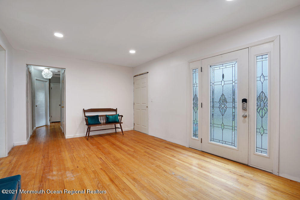 23 Lone Oak Road Middletown, NJ 07748 - Photo 7 of 39 009_dsc02698-dsc02702