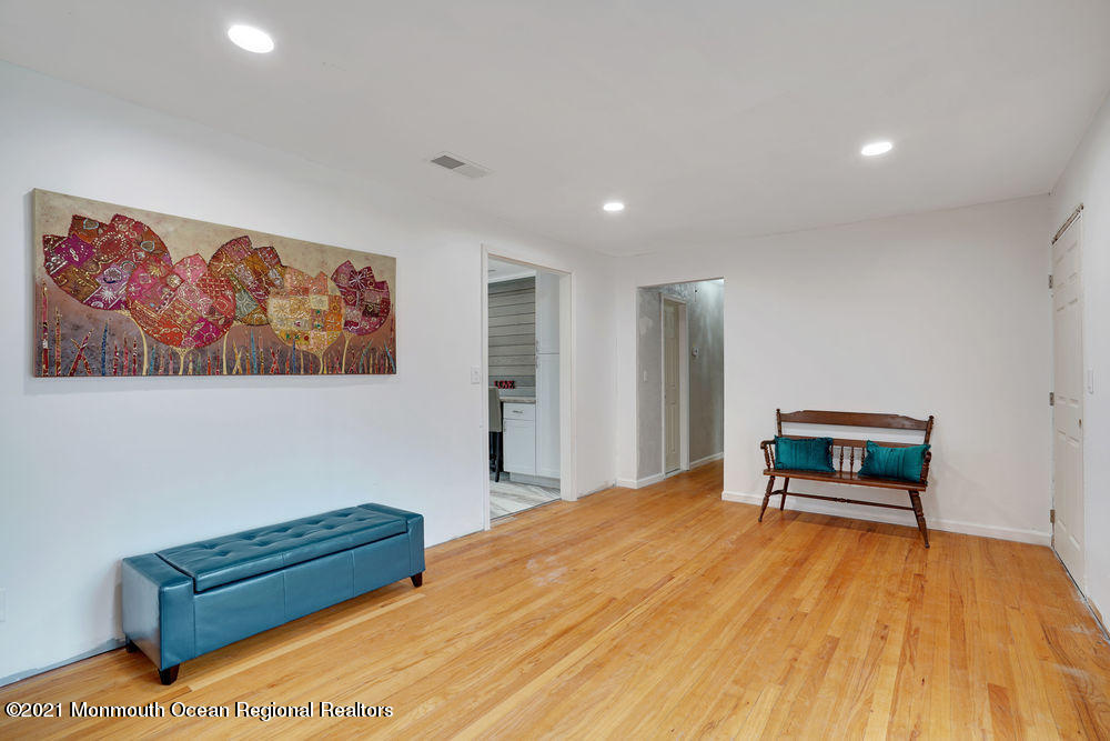 23 Lone Oak Road Middletown, NJ 07748 - Photo 8 of 39 010_dsc02703-dsc02707