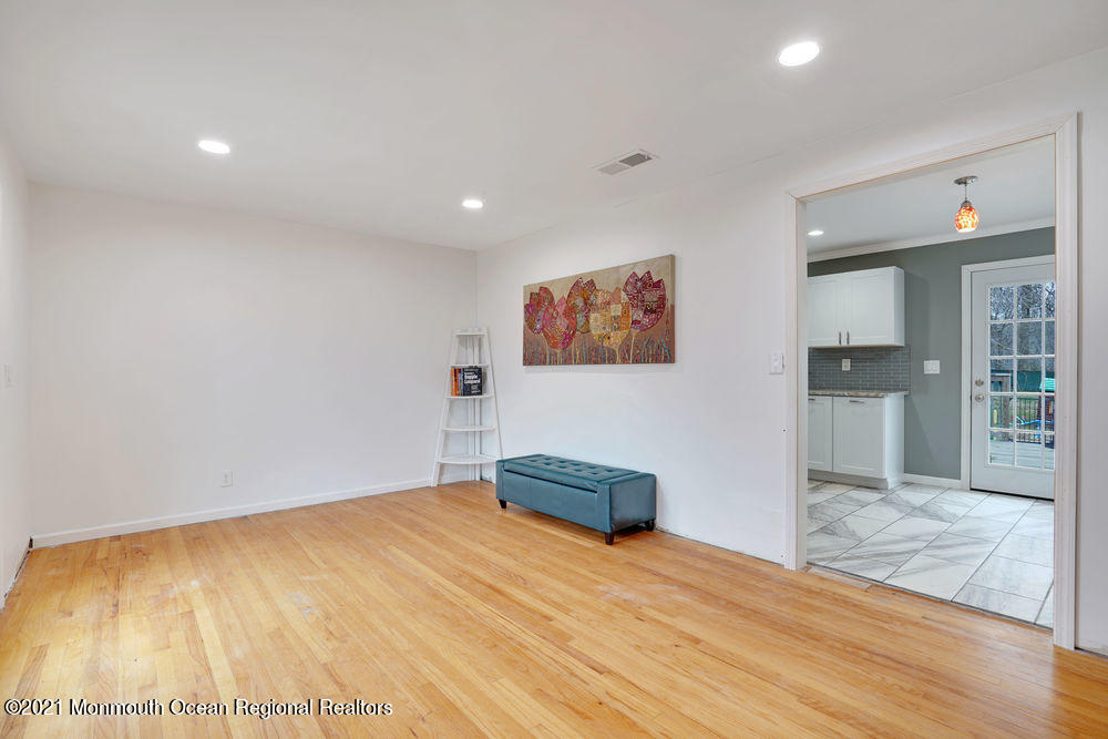23 Lone Oak Road Middletown, NJ 07748 - Photo 9 of 39 011_dsc02708-dsc02712