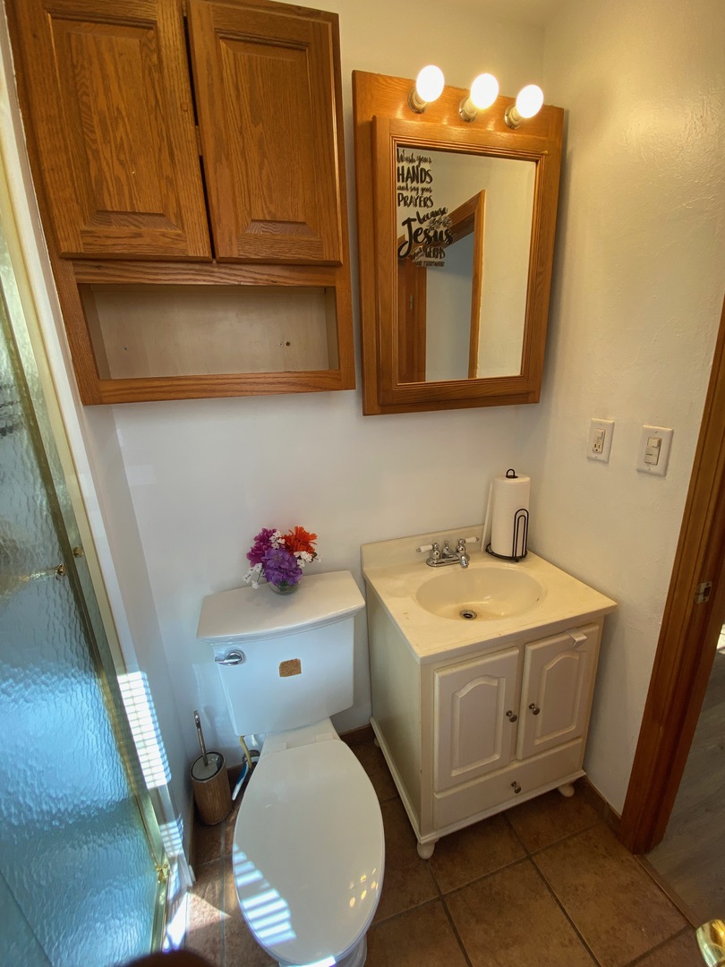 1927 Dugdale Road North Chicago, IL 60064 - Photo 15 of 36 a bathroom with a toilet sink and mirror
