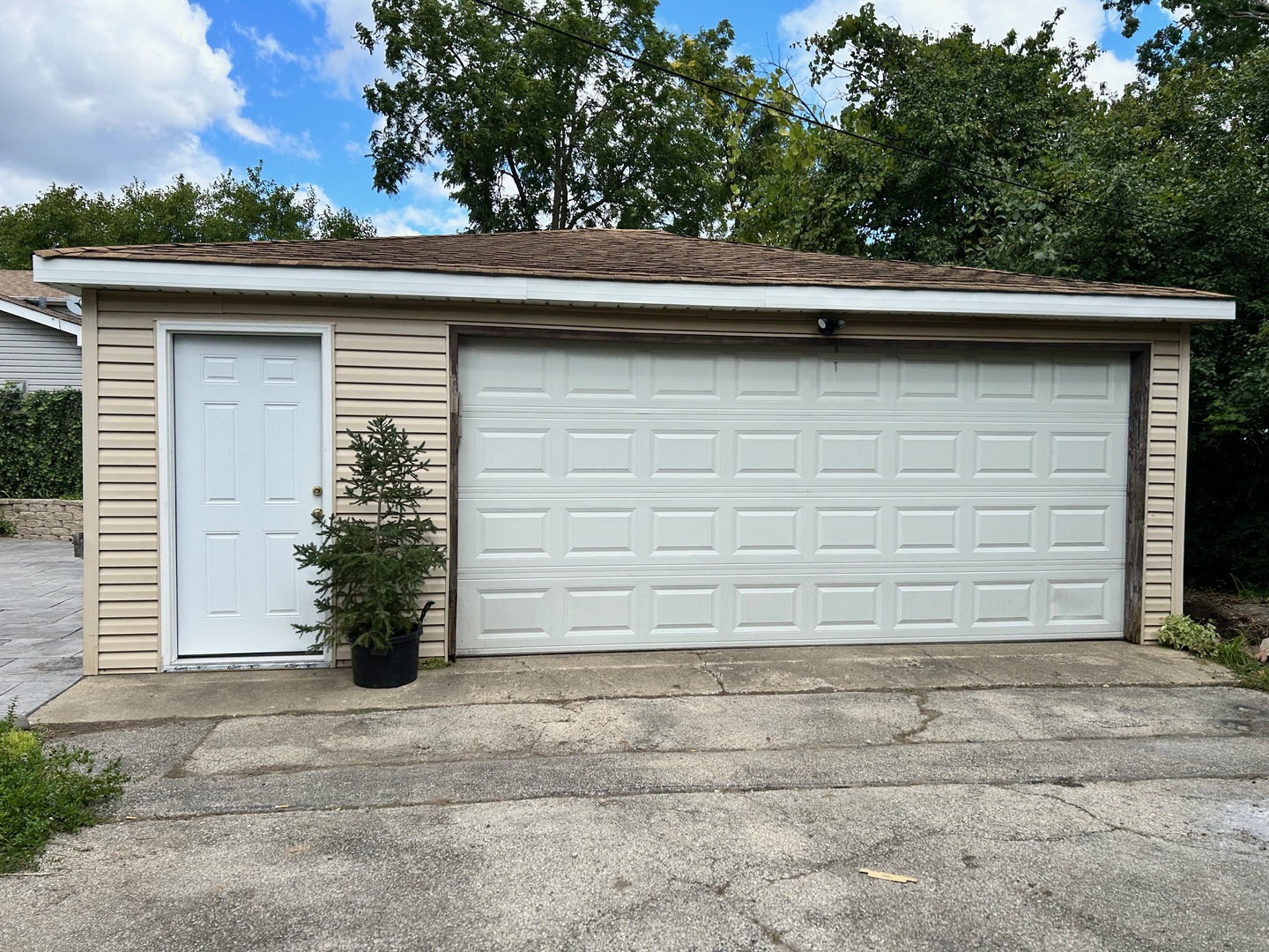 1927 Dugdale Road North Chicago, IL 60064 - Photo 27 of 36 a side view of a house with a outdoor space