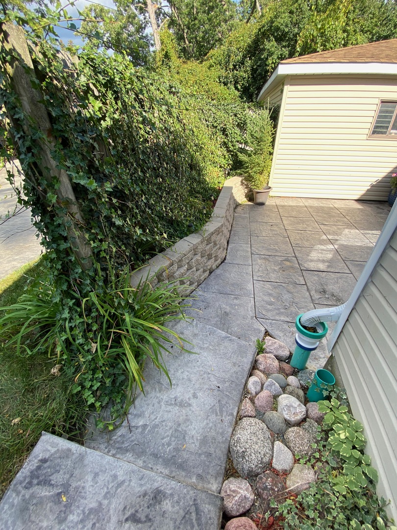 1927 Dugdale Road North Chicago, IL 60064 - Photo 31 of 36 a backyard of a house with lots of green space