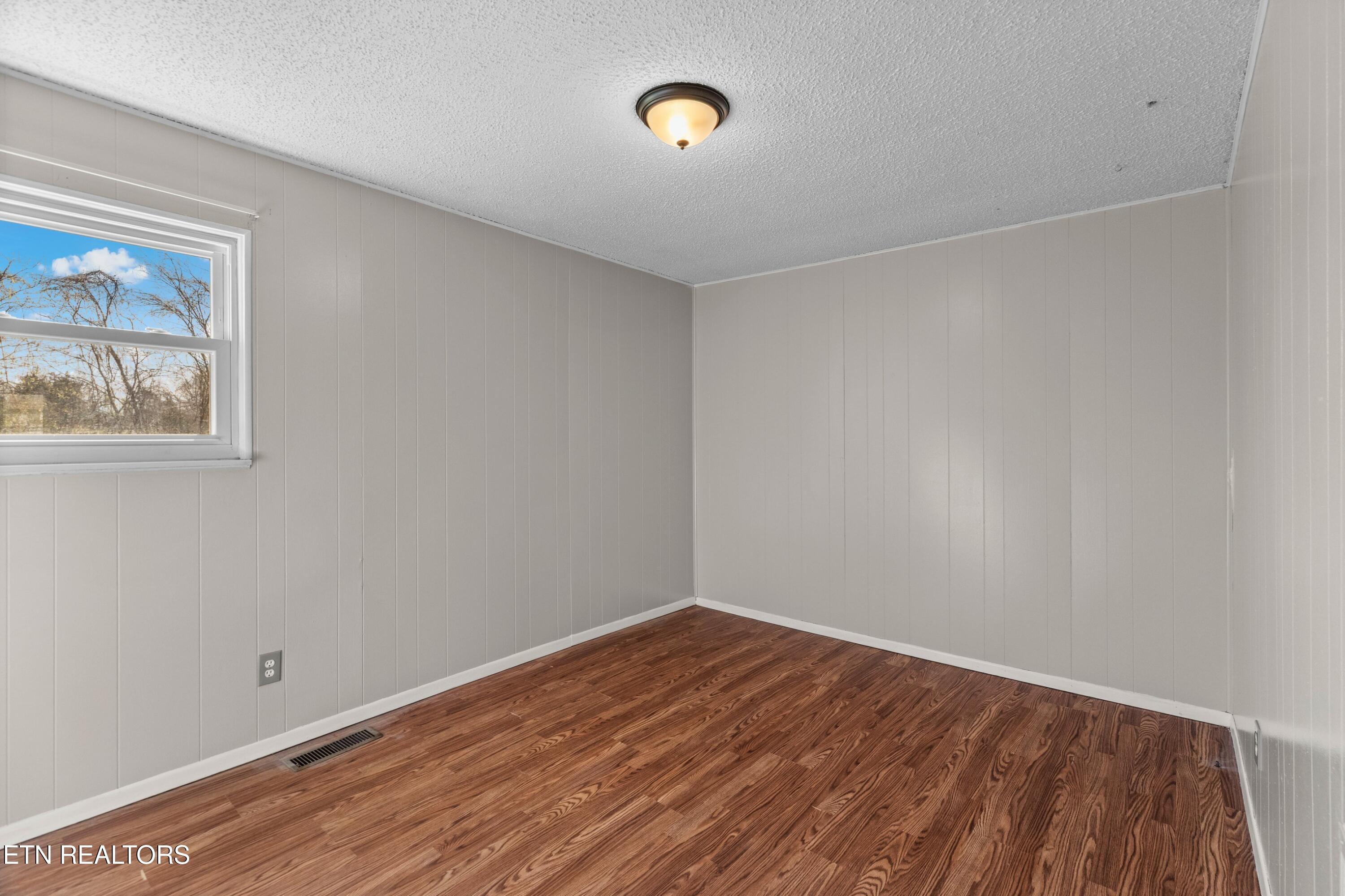 300 Glade Circle Bean Station, TN 37708 - Photo 14 of 37 017-300GladeCircle-BeanStation-TN-37708-