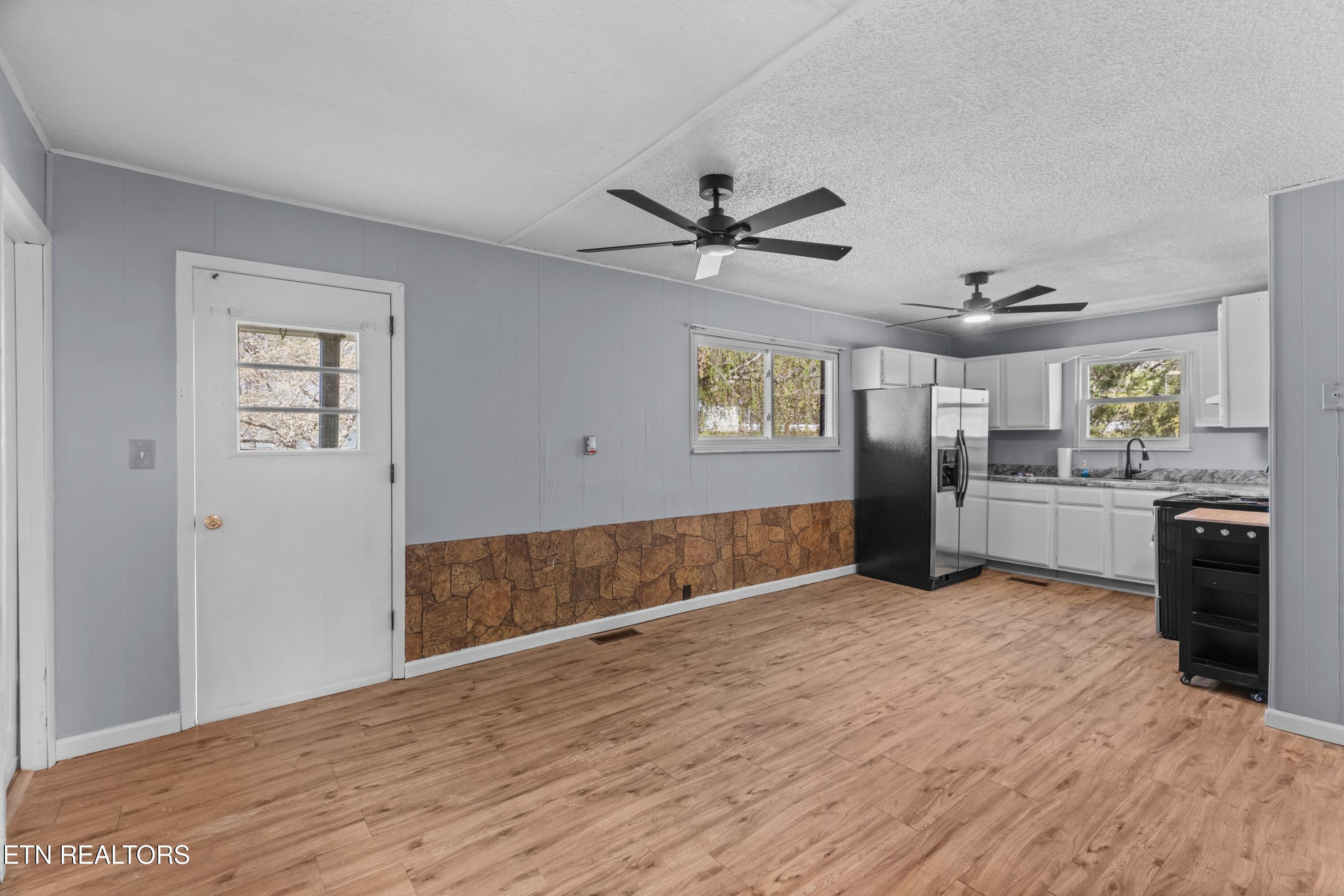 300 Glade Circle Bean Station, TN 37708 - Photo 2 of 37 010-300GladeCircle-BeanStation-TN-37708-