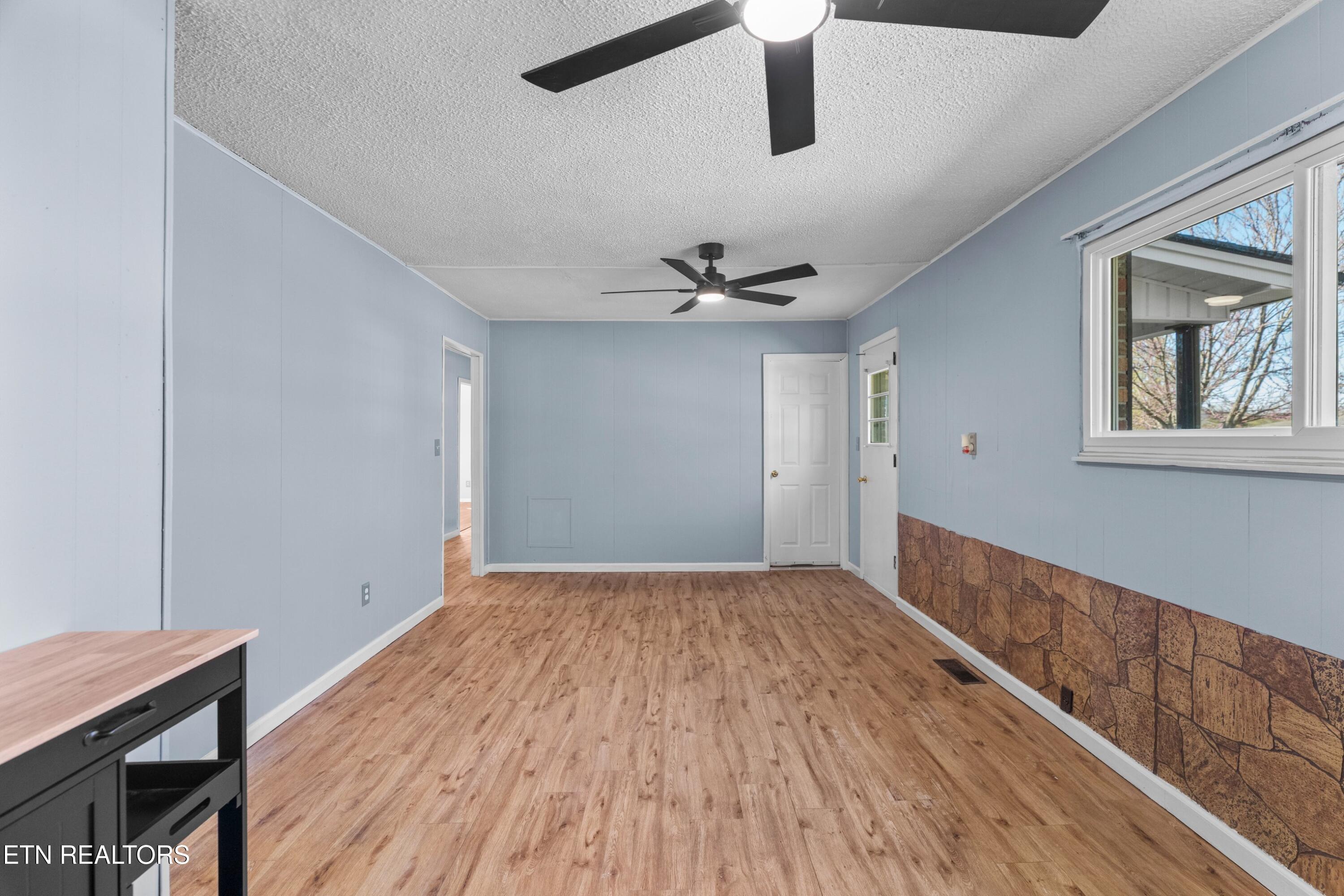 300 Glade Circle Bean Station, TN 37708 - Photo 3 of 37 025-300GladeCircle-BeanStation-TN-37708-