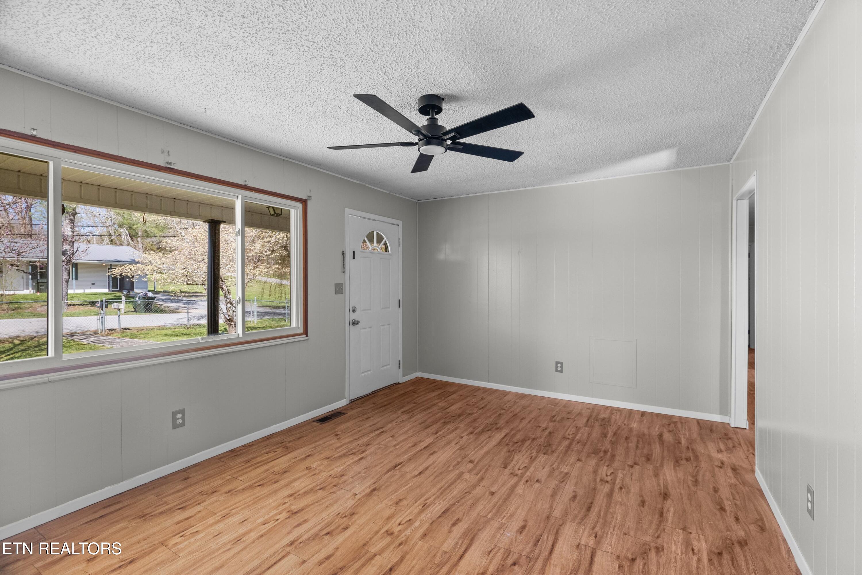 300 Glade Circle Bean Station, TN 37708 - Photo 7 of 37 006-300GladeCircle-BeanStation-TN-37708-