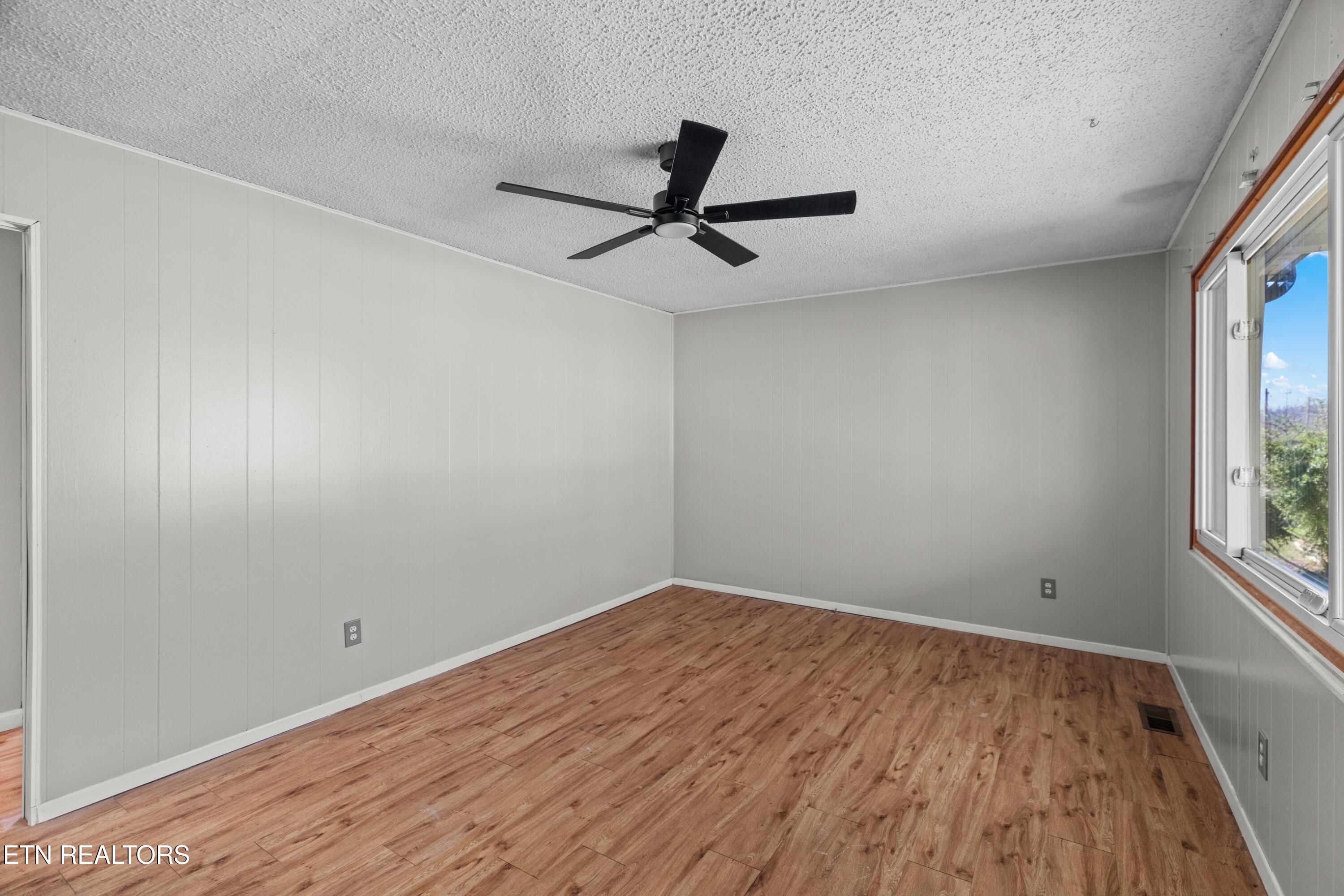 300 Glade Circle Bean Station, TN 37708 - Photo 8 of 37 005-300GladeCircle-BeanStation-TN-37708-