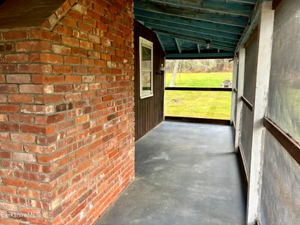 $295,000 | 1114 County Road, Sheffield, MA 01230