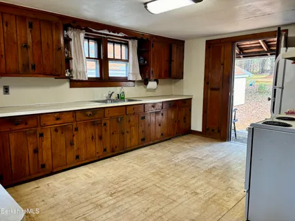 $295,000 | 1114 County Road, Sheffield, MA 01230