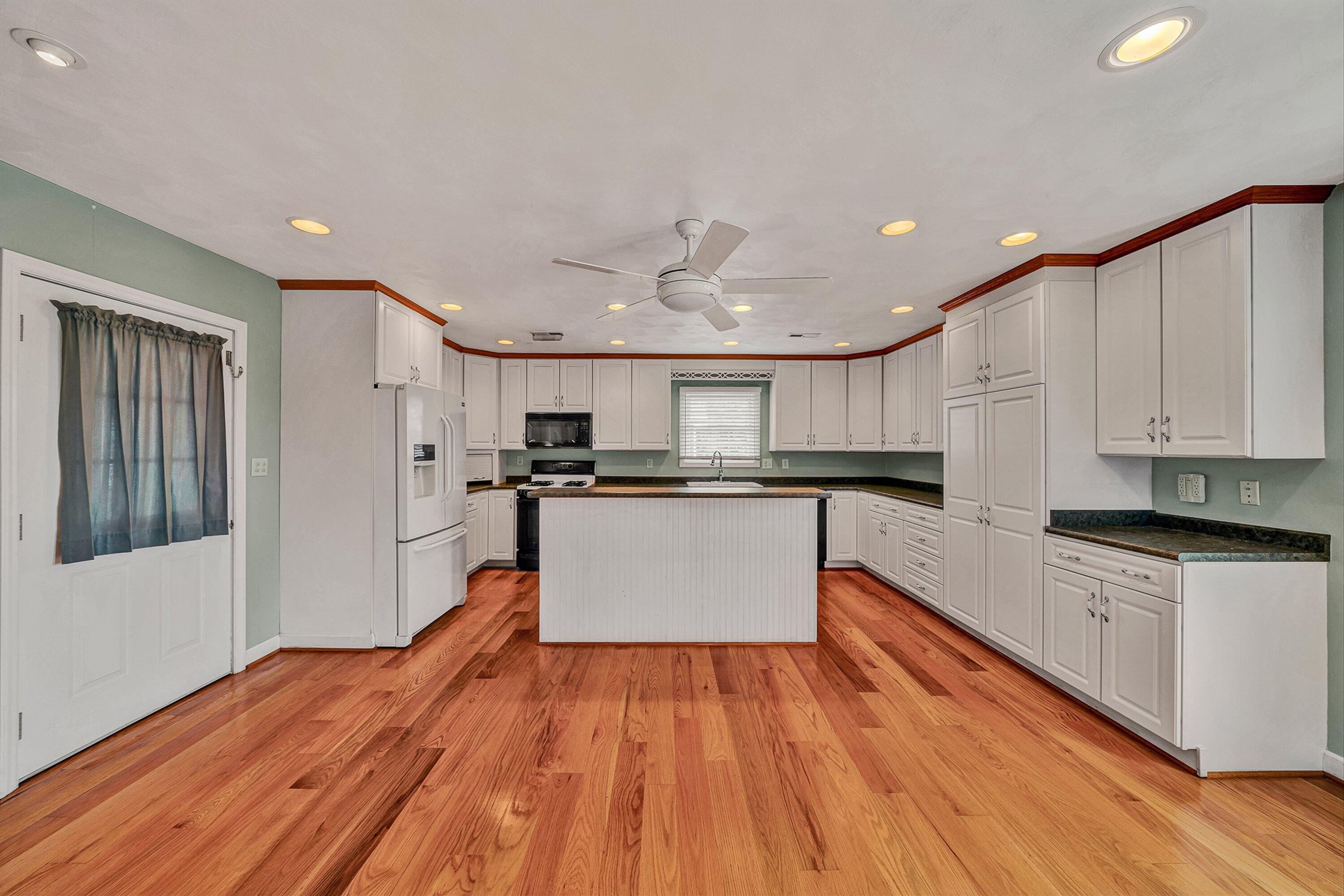 7633 Deer Branch Road Roanoke, VA 24019 - Photo 11 of 58 11-VM-02682