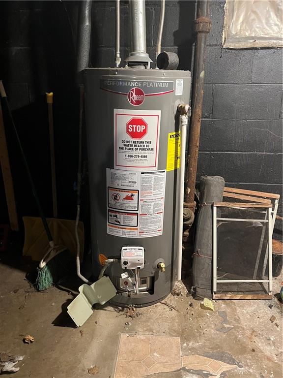 439 Malleable Street Sharon, PA 16146 - Photo 13 of 20 a view of outdoor space with washer and dryer