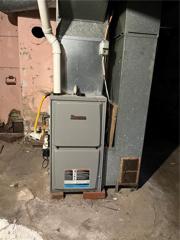 439 Malleable Street Sharon, PA 16146 - Photo 14 of 20 a view of water heater room