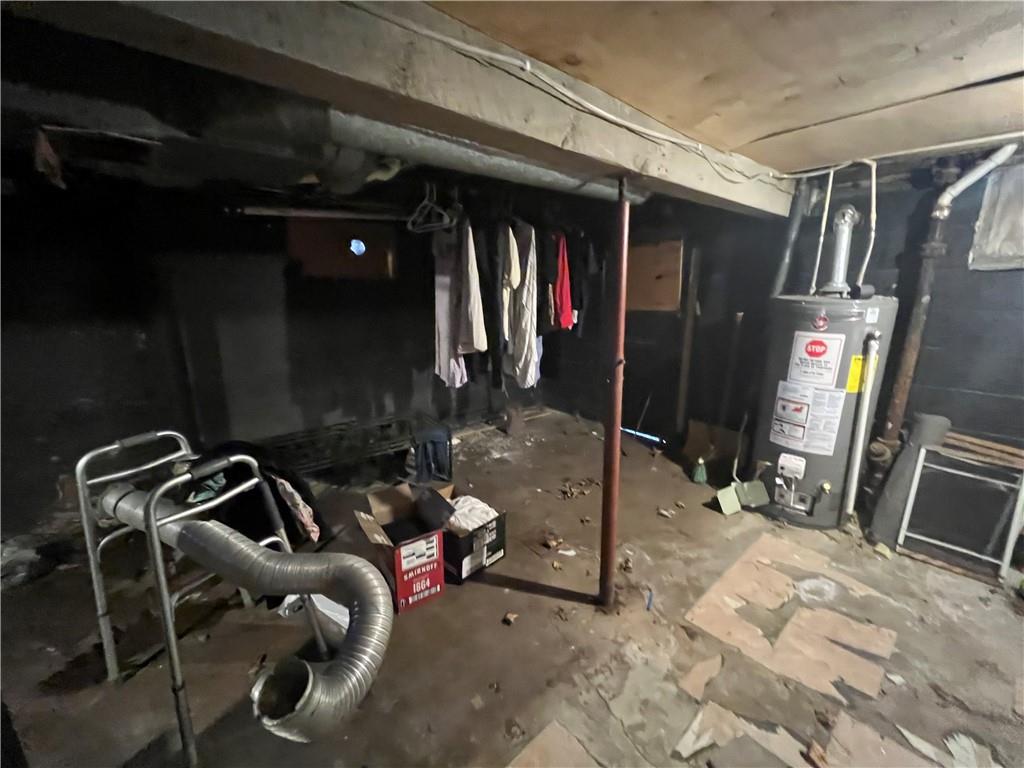 439 Malleable Street Sharon, PA 16146 - Photo 15 of 20 a room with gym equipment