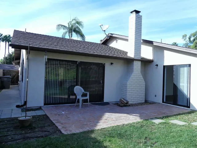 a view of yard with green space