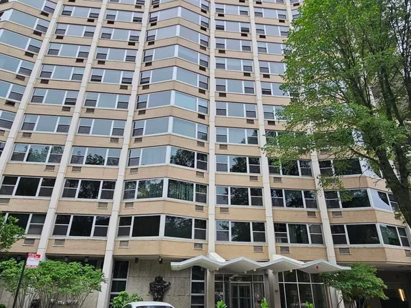 $1,627 | 555 West Cornelia Avenue, Unit 2009, Chicago, IL 60657