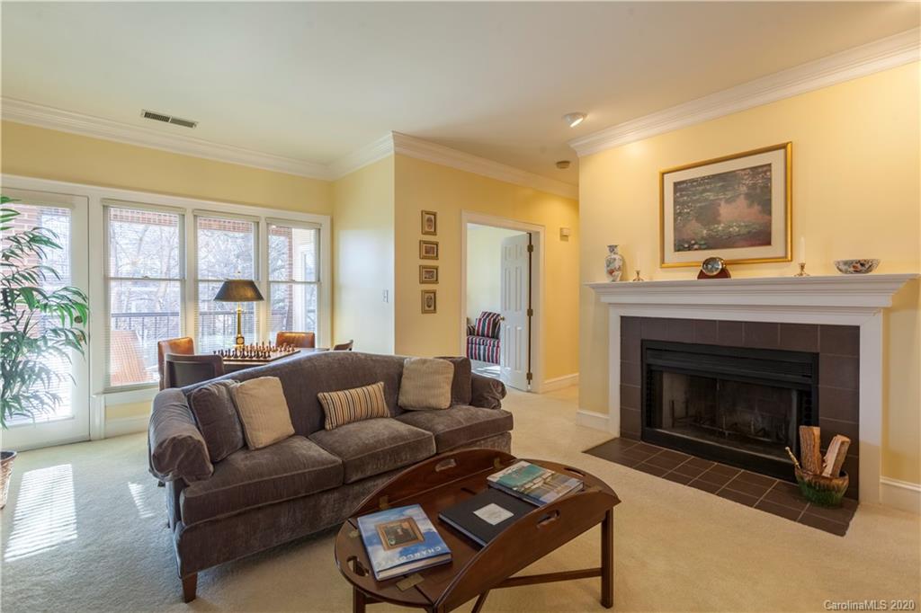 325 Queens Road, Unit 17 Charlotte, NC 28204 - Photo 3 of 25 Gallery Image 3