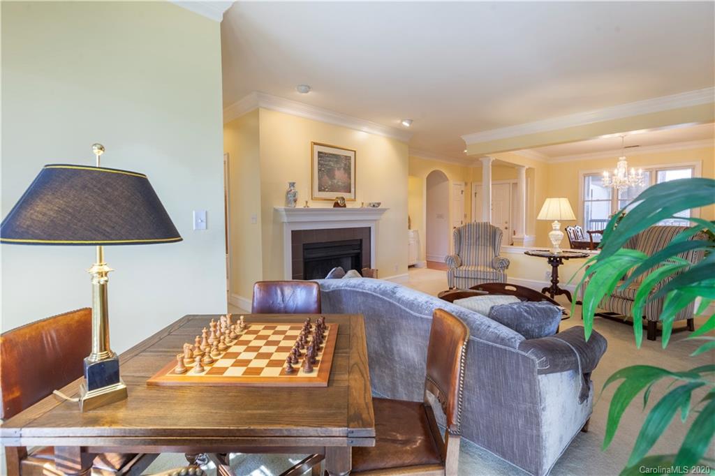 325 Queens Road, Unit 17 Charlotte, NC 28204 - Photo 4 of 25 Gallery Image 4