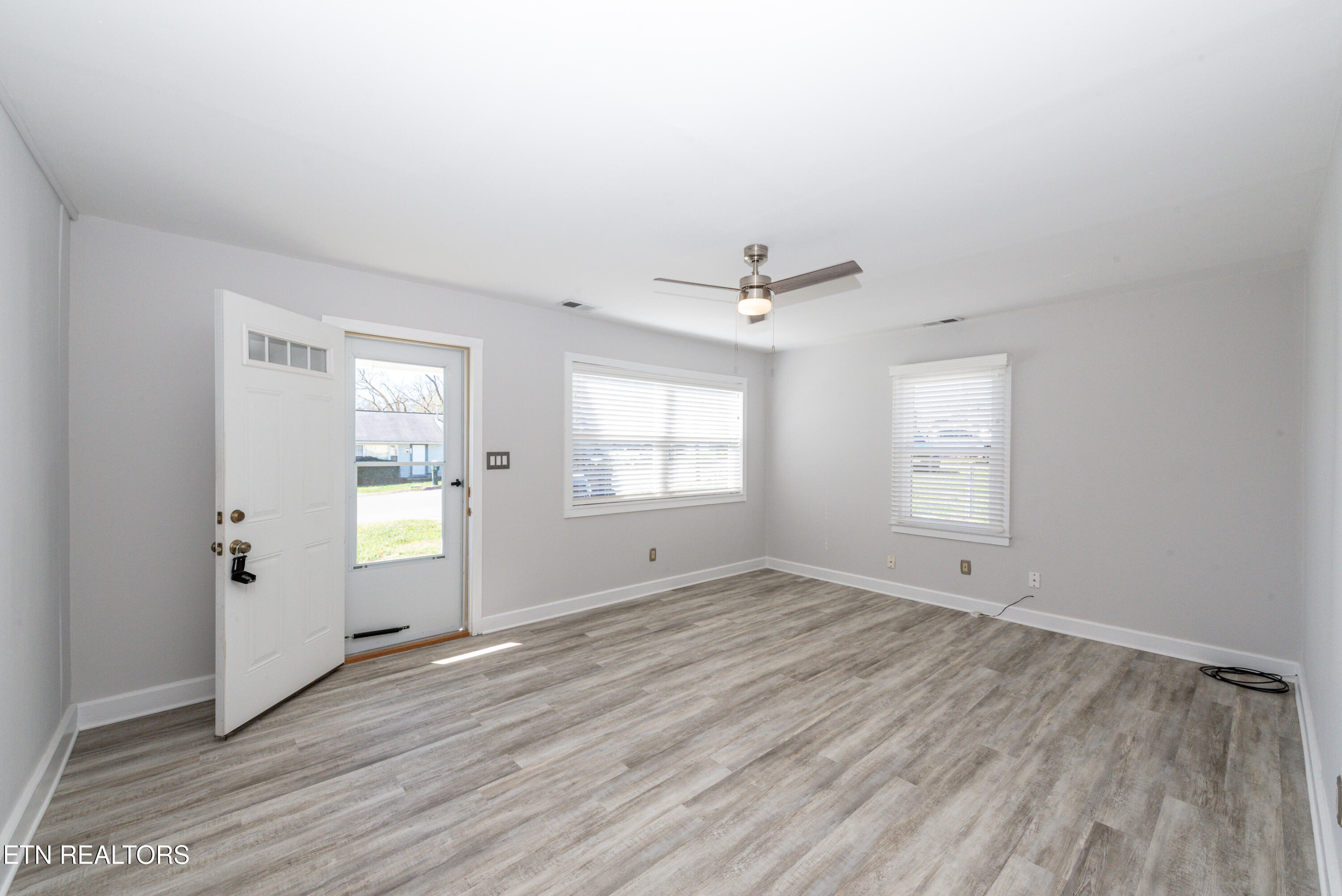 1814 Kettering Road Alcoa, TN 37701 - Photo 4 of 10 DSC_3237