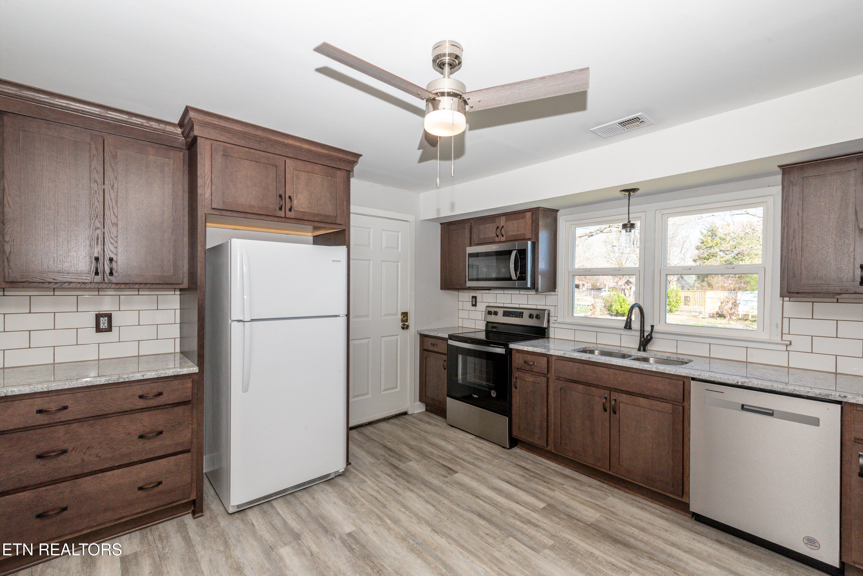 1814 Kettering Road Alcoa, TN 37701 - Photo 6 of 10 DSC_3239