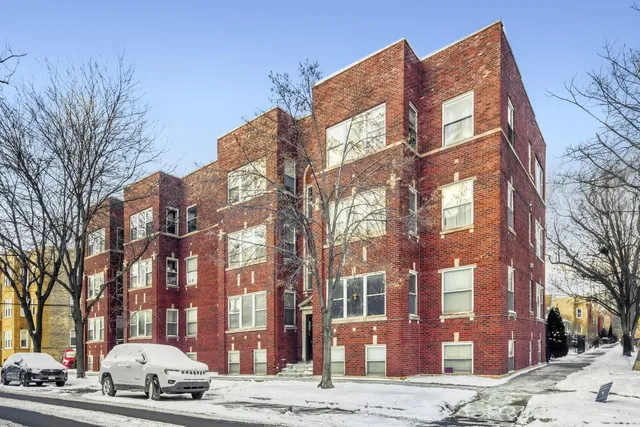 $245,000 | 3108 West Belle Plaine Avenue, Unit 3, Chicago, IL 60618