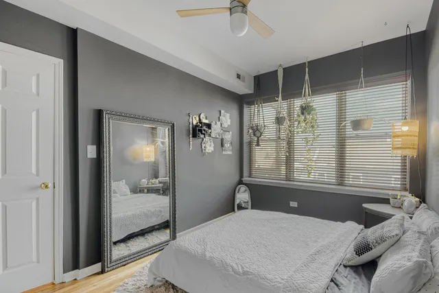 $245,000 | 3108 West Belle Plaine Avenue, Unit 3, Chicago, IL 60618