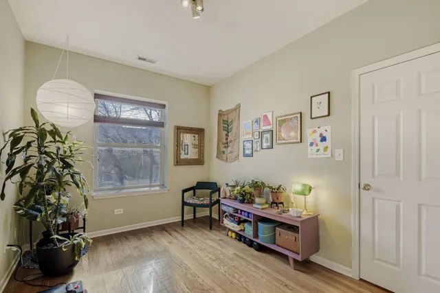 $245,000 | 3108 West Belle Plaine Avenue, Unit 3, Chicago, IL 60618