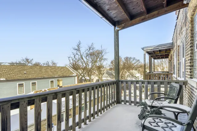 $245,000 | 3108 West Belle Plaine Avenue, Unit 3, Chicago, IL 60618