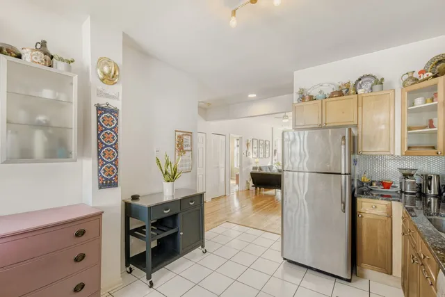 $245,000 | 3108 West Belle Plaine Avenue, Unit 3, Chicago, IL 60618