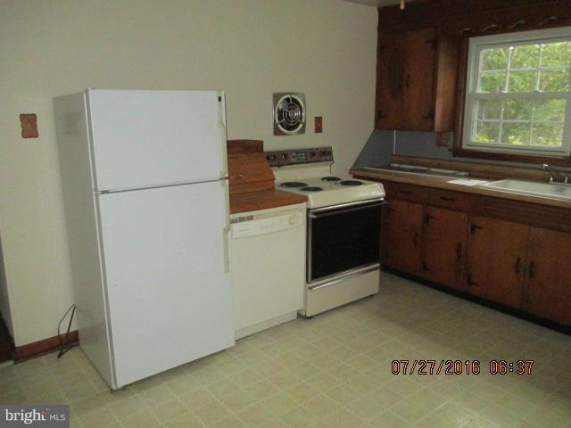 12342 Big Pool Road Clear Spring, MD 21722 - Photo 11 of 16 Kitchen