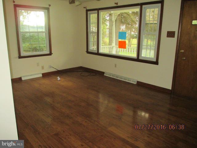 12342 Big Pool Road Clear Spring, MD 21722 - Photo 8 of 16 Living Room
