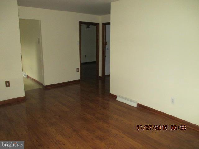 12342 Big Pool Road Clear Spring, MD 21722 - Photo 9 of 16 Living Room