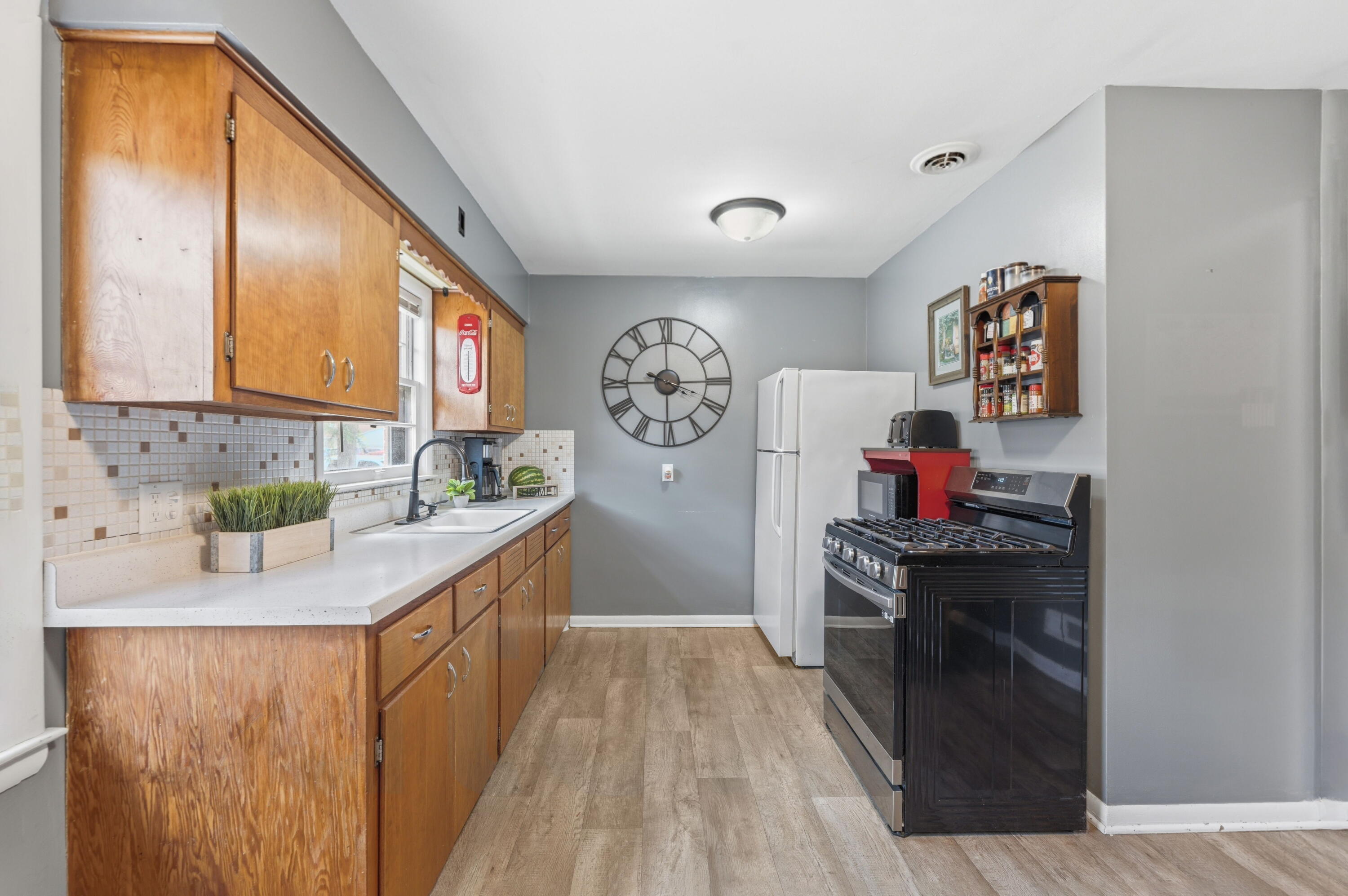 2621 Gilson Street Racine, WI 53403 - Photo 7 of 18 Kitchen