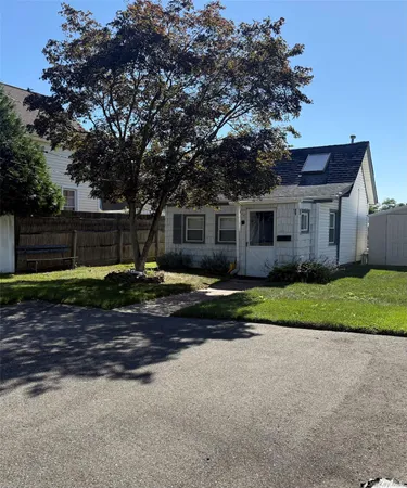 $1,995 | 10 Hiddink Street, Sayville, NY 11782