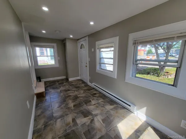 $1,995 | 10 Hiddink Street, Sayville, NY 11782