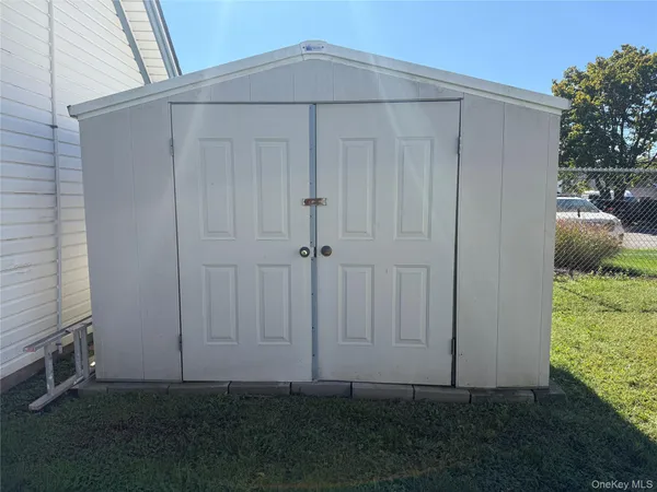 $1,995 | 10 Hiddink Street, Sayville, NY 11782