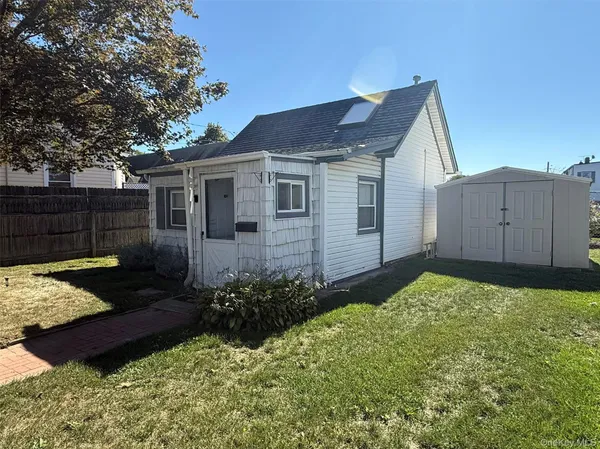 $1,995 | 10 Hiddink Street, Sayville, NY 11782
