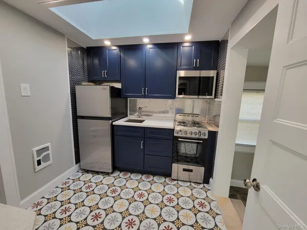 $1,995 | 10 Hiddink Street, Sayville, NY 11782