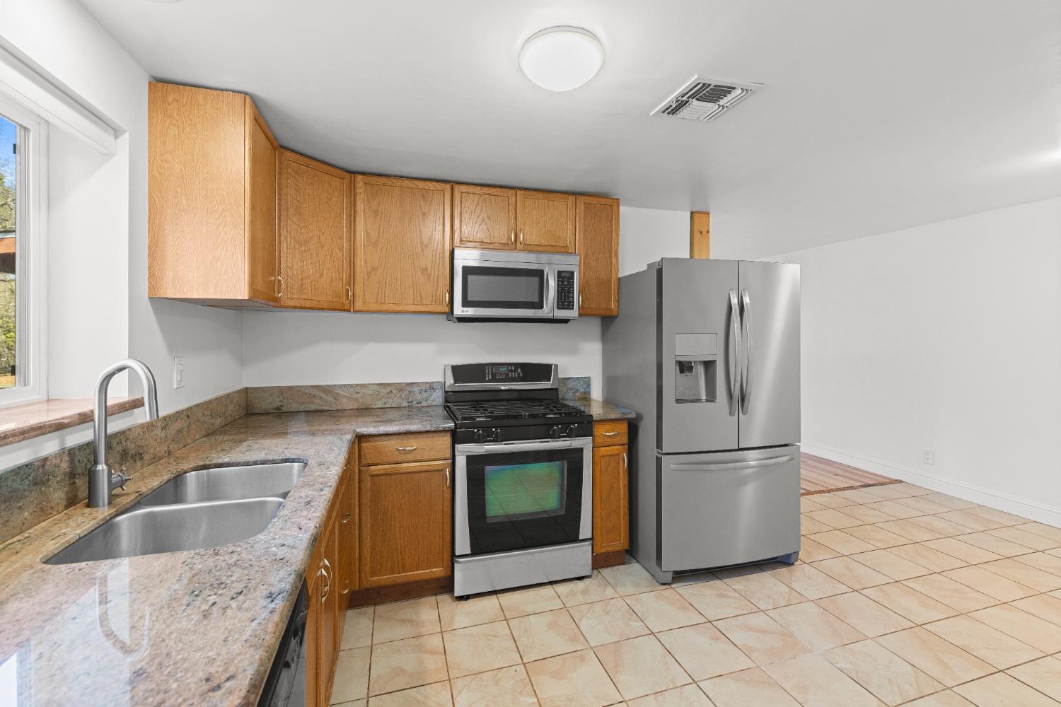 881 Livingston Road Meadow Vista, CA 95722 - Photo 9 of 31