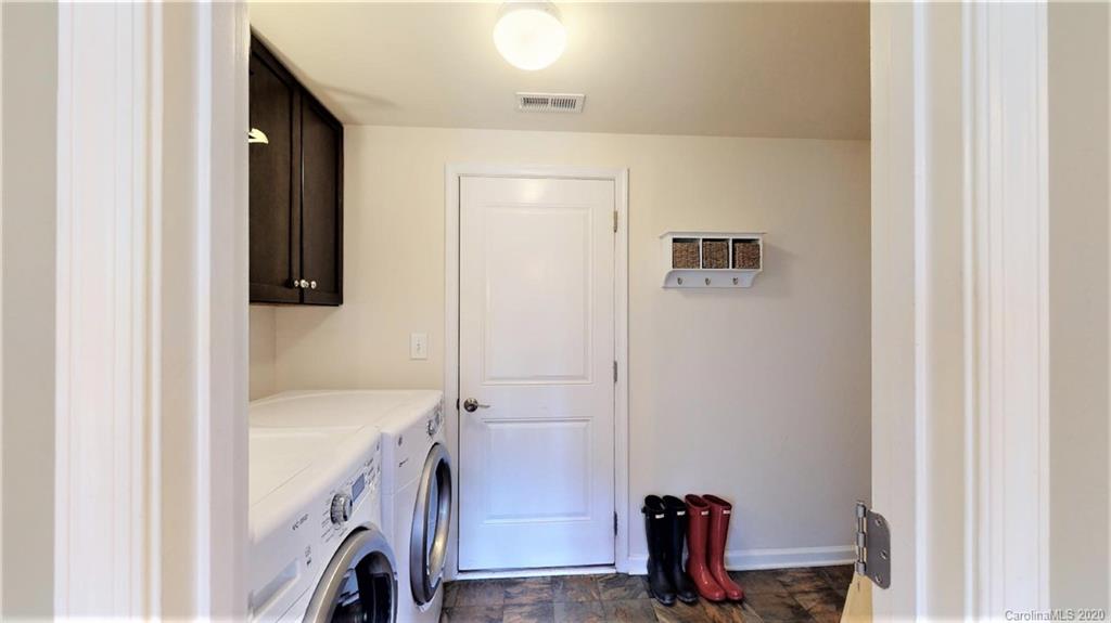 3010 Fallondale Road Waxhaw, NC 28173 - Photo 22 of 44 a bathroom with a sink a mirror and shower