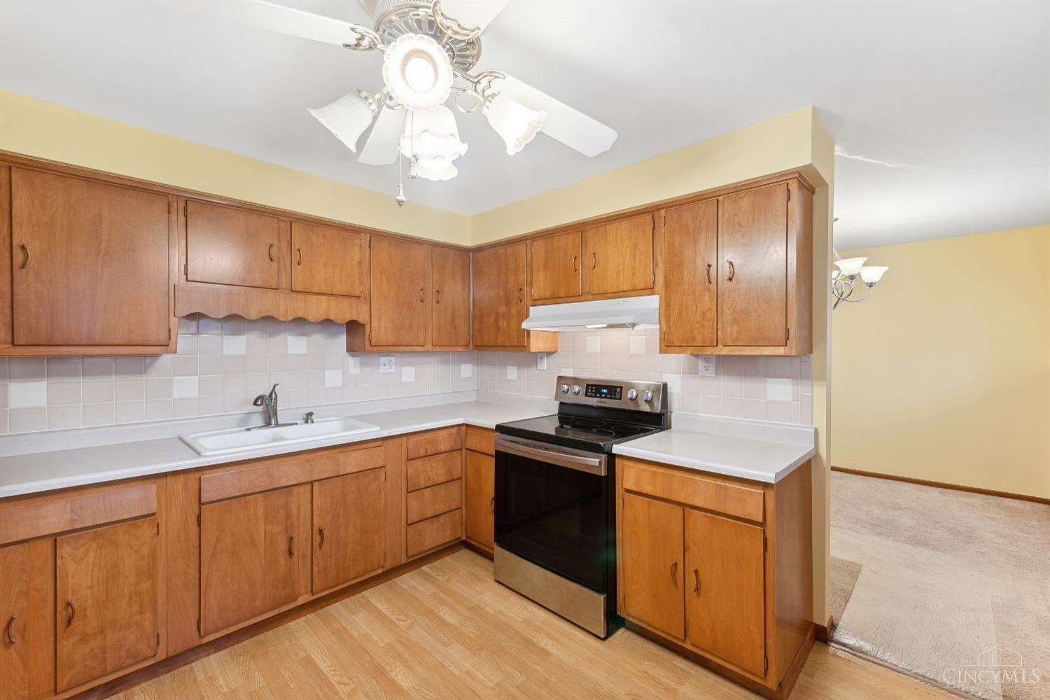 8318 Hendrickson Road Middletown, OH 45044 - Photo 10 of 41