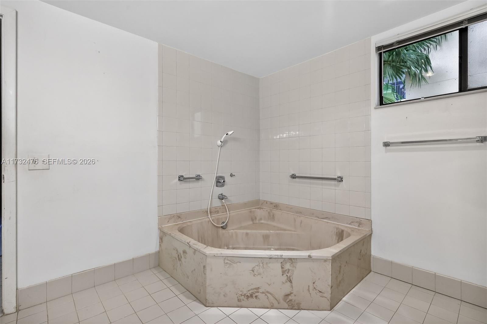 481 Ives Dairy Road, Unit 1054 Miami, FL 33179 - Photo 19 of 36