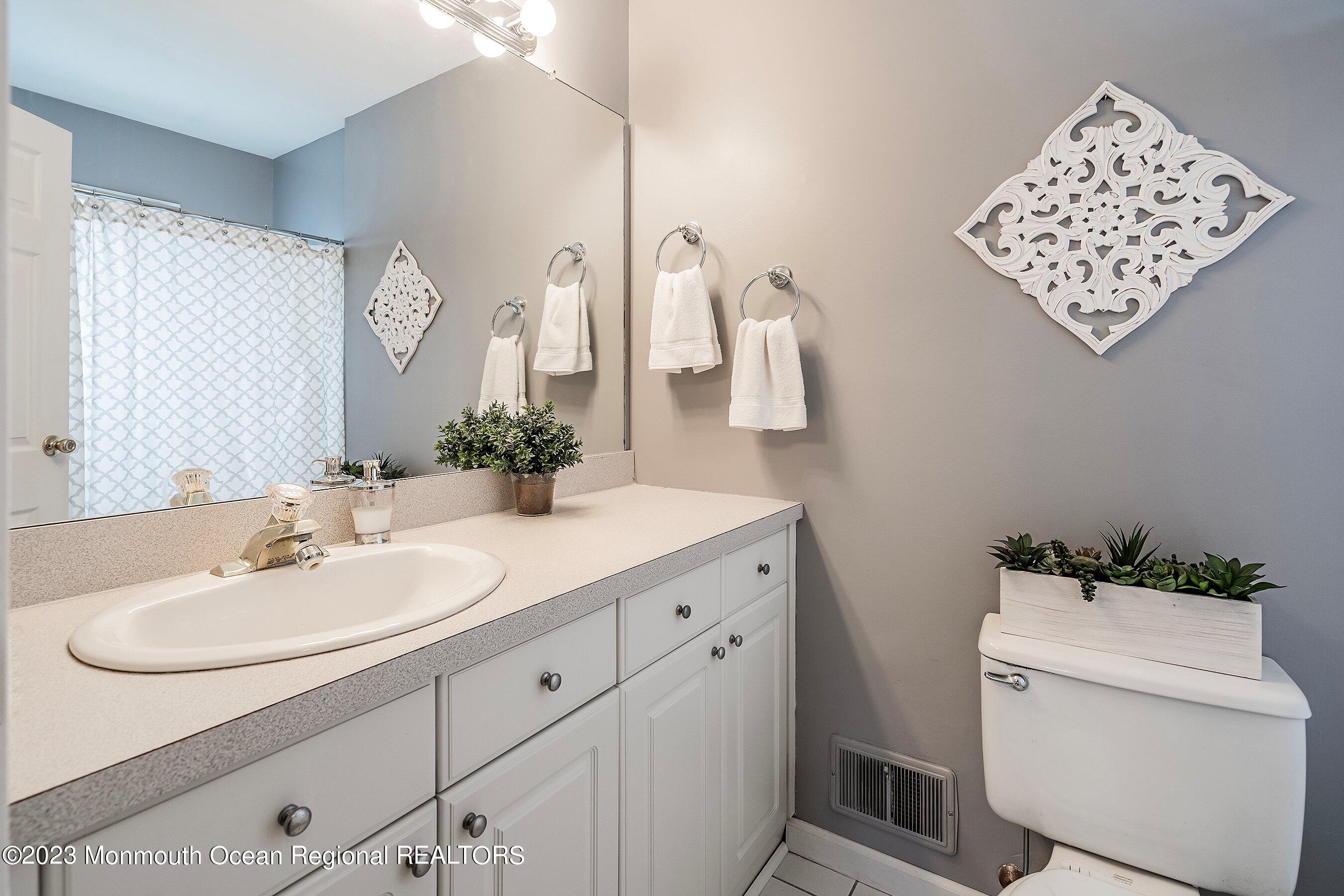 19 Eliot Road Manalapan, NJ 07726 - Photo 25 of 29 25-Bath 3
