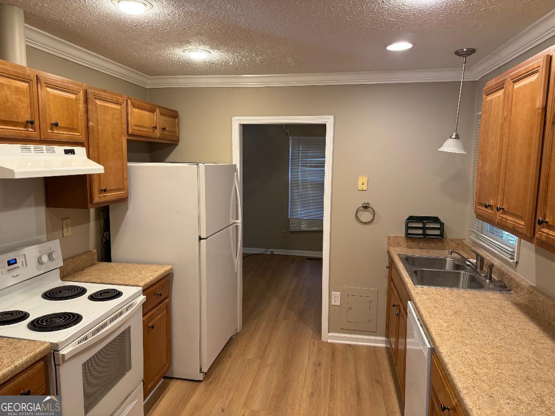 238 Settlers Point Clarkesville, GA 30523 - Photo 2 of 27 a kitchen that has a refrigerator a stove and a sink